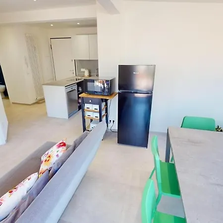 98gb - 2p With Terrace And Side Sea View Apartmán *