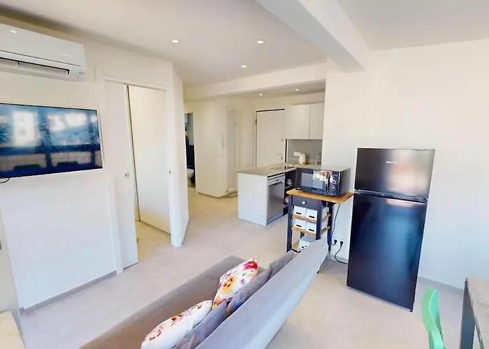 98gb - 2p With Terrace And Side Sea View מנטון